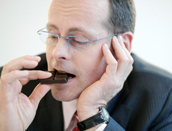 Риск инсульта у мужчин можно уменьшить шоколадом