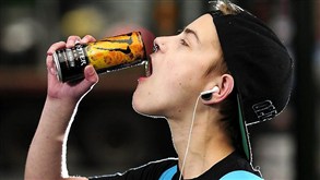 Энергетические напитки оказывают вредное воздействие на здоровье подростков