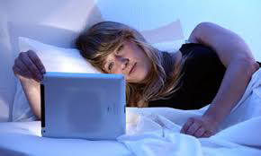 Эпидемия бессонницы: 6 из 10 человек недосыпают из-за своих гаджетов