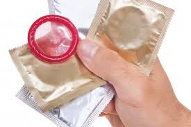 Исследование: 91% россиян уверены, что умеют пользоваться презервативом, однако кондом рвется у каждого третьего