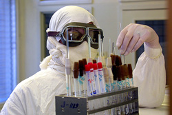 российские медики помогают справиться с эпидемией эбола