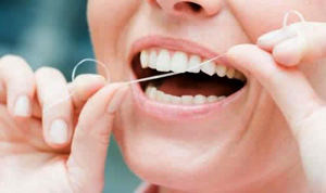 удаление зубного налета флоссом