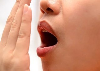 7 удивительных причин запаха изо рта 7 удивительных причин запаха изо рта