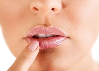 «Простуда на губах»: как избежать и чем лечить