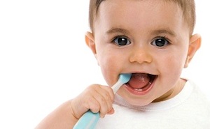 Уход за зубами ребенка, чистить зубы
